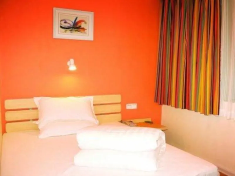 7 Days Inn Lojang Szálloda