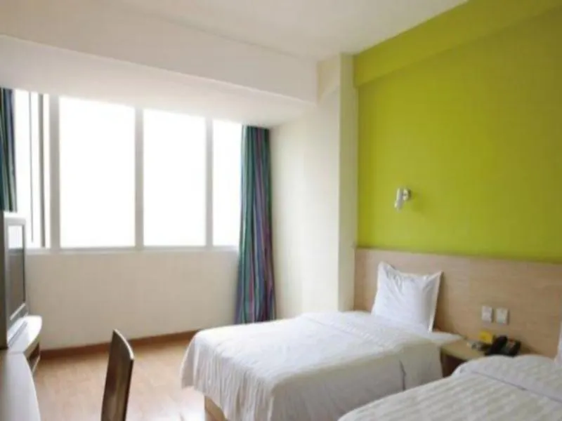Szálloda 7 Days Inn Lojang