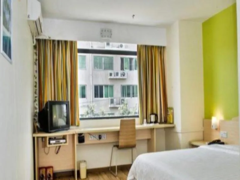 7 Days Inn Lojang Kína