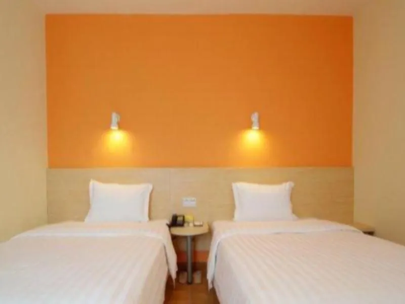 7 Days Inn Lojang 2*,  Kína